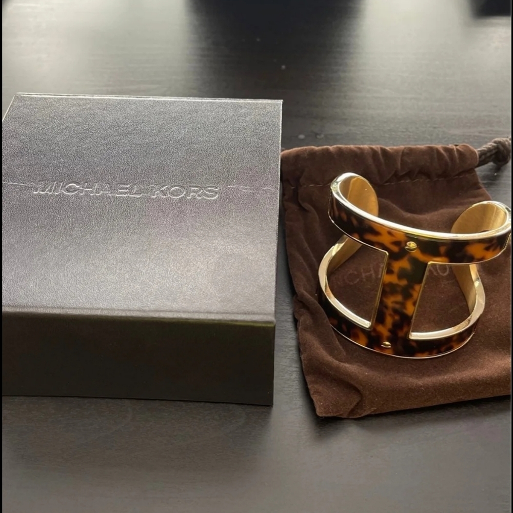 SALE ☀️💥🔆 Michael Kors NWoT Tortoise and Gold Cuff - Picture 4 of 9